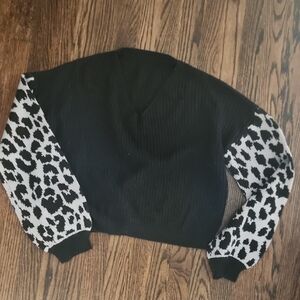 SHEIN Black Cropped Sweater with Patterned Sleeves